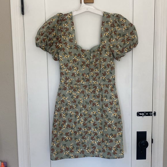 Francesca’s Collection Floral Print Puff Sleeve Bodycon Mini Dress - Picture 7 of 8